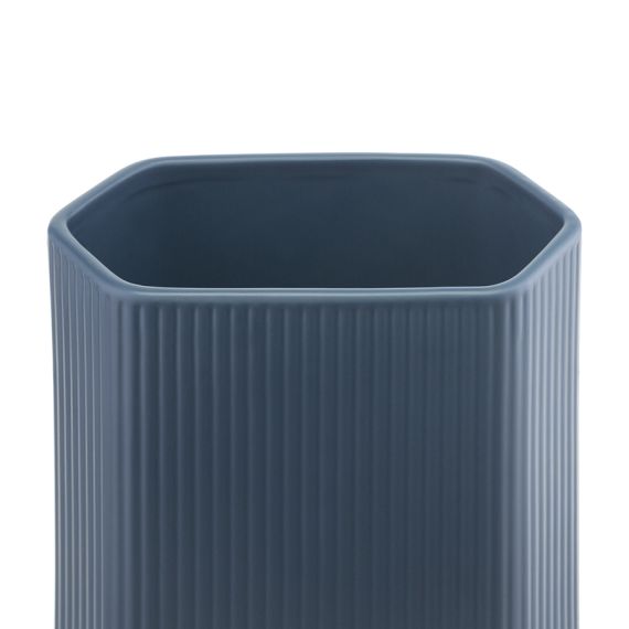 Ваза темно-синего цвета из коллекции Edge, 20см, Tkano, изображение 5