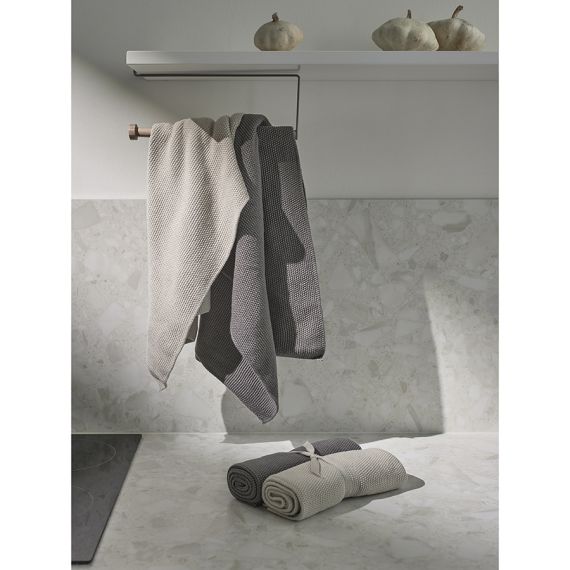 Набор из двух кухонных вязаных полотенец из коллекции Essential, темно-серое/бежевое, Tkano, изображение 8