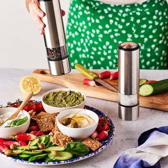 Мельница для соли электрическая на батарейках 20 см, акрил, нержавеющая сталь, ELIS SENSE PEUGEOT, Франция, изображение 4